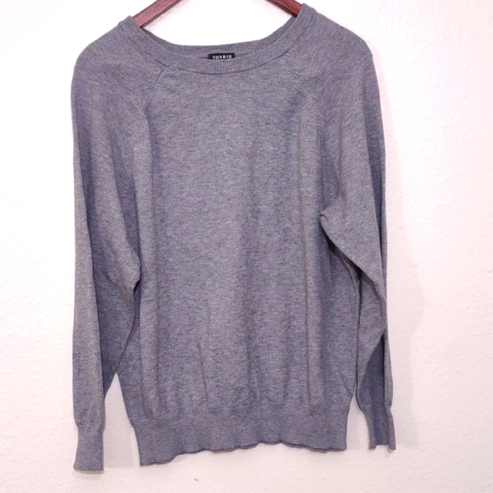 SLIGHTLY USED TORRID LIGHT WEIGHT SWEATER COLOR GRAY SIZE 2 18/20 2X